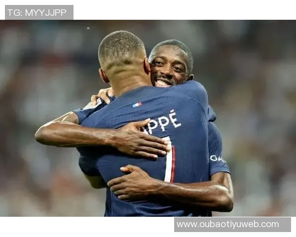 登贝莱荣归故里埃夫勒市展现金球奖荣耀回顾成长之路 登贝莱荣归故里埃夫勒市展现金球奖荣耀回顾成长之路